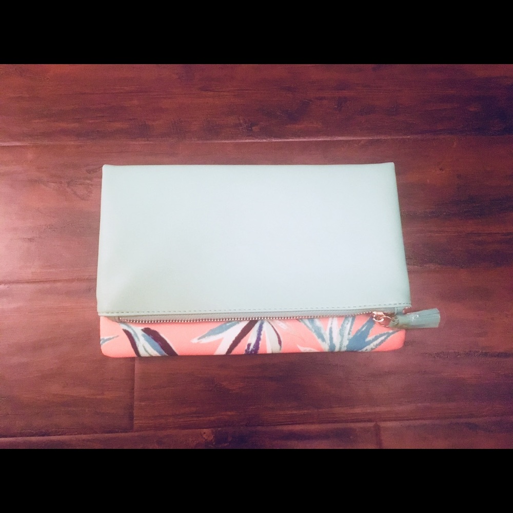 NEW! Gorgeous Large Fold-over Reversible Clutch 😎 - Picture 3 of 8